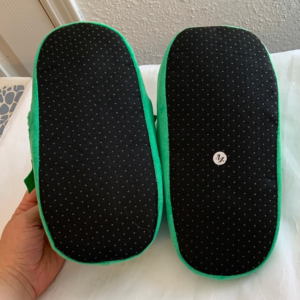 Slippers - Picture 5 of 8